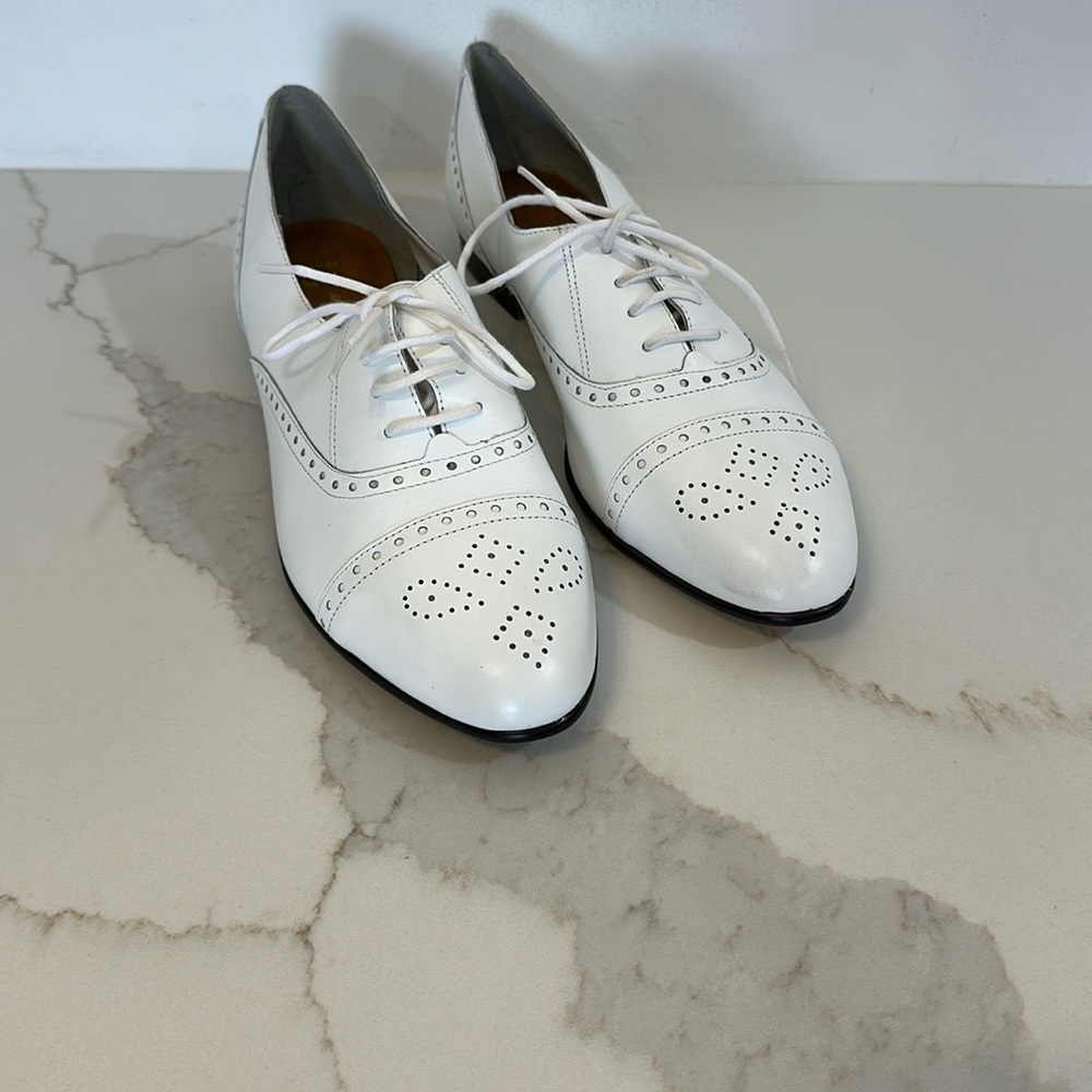 White Lace-Up Oxford Shoes*NEW